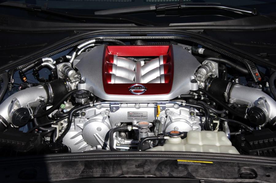  Nissan GT-R 2015 года  (фото 34 из 56)